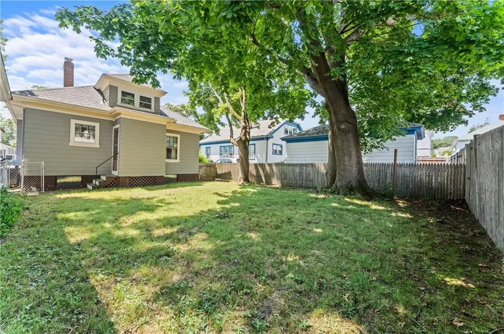 61 Nathanael Avenue Pawtucket RI 02860