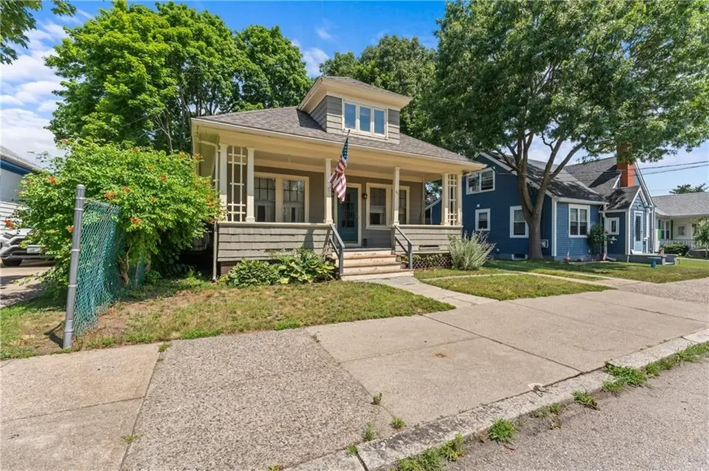 61 Nathanael Avenue Pawtucket RI 02860