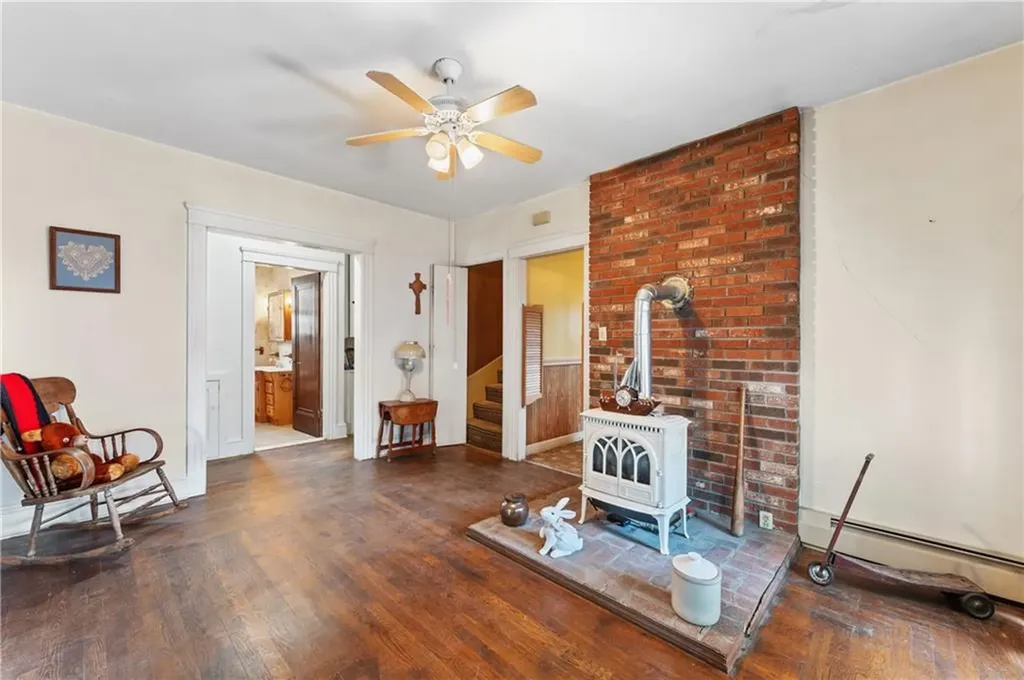 61 Nathanael Avenue Pawtucket RI 02860