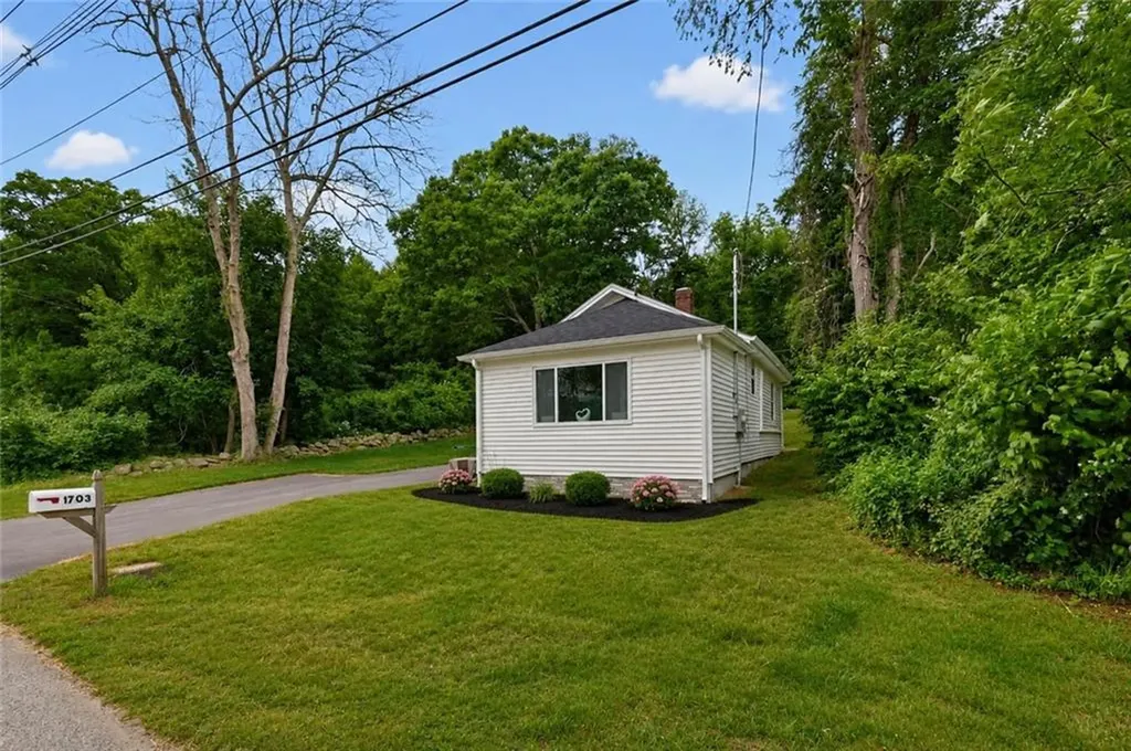 1703 Crandall Road Tiverton RI 02878