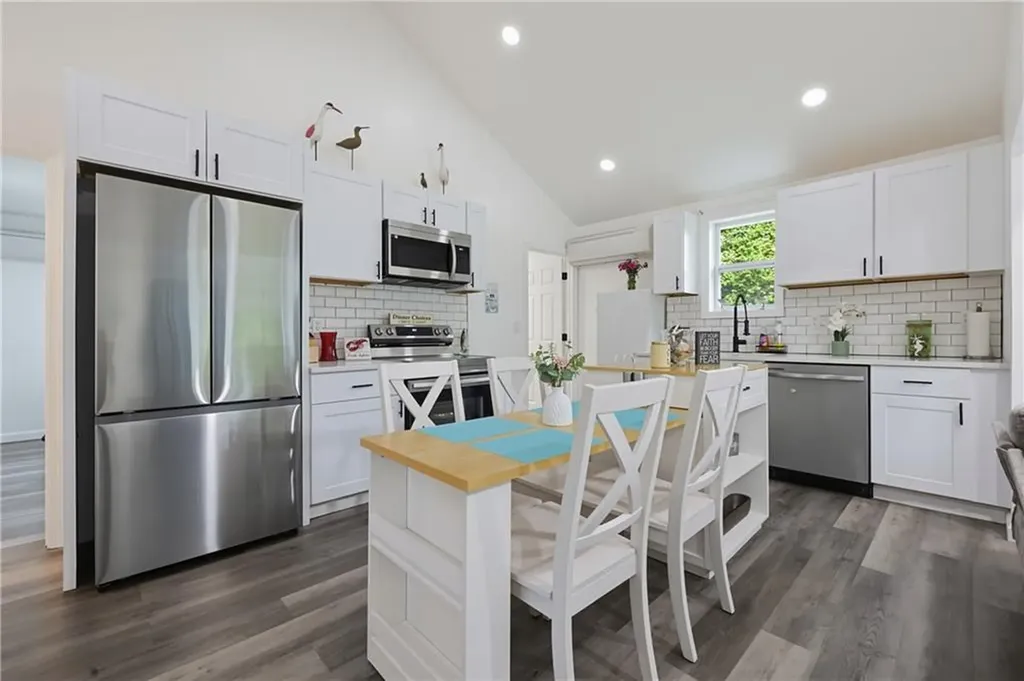 1703 Crandall Road Tiverton RI 02878