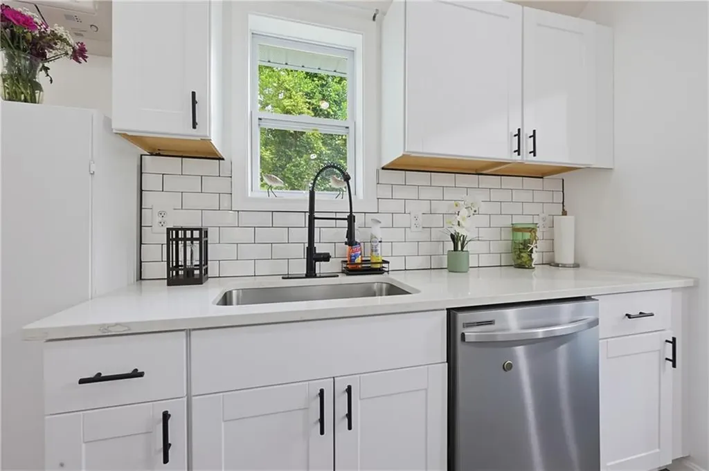 1703 Crandall Road Tiverton RI 02878