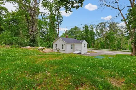 1703 Crandall Road Tiverton RI 02878