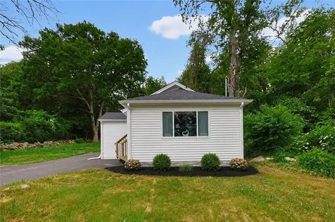 1703 Crandall Road Tiverton RI 02878