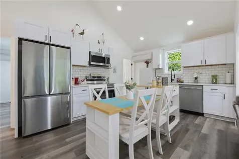 1703 Crandall Road Tiverton RI 02878
