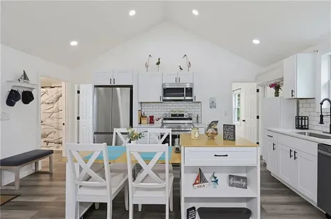 1703 Crandall Road Tiverton RI 02878