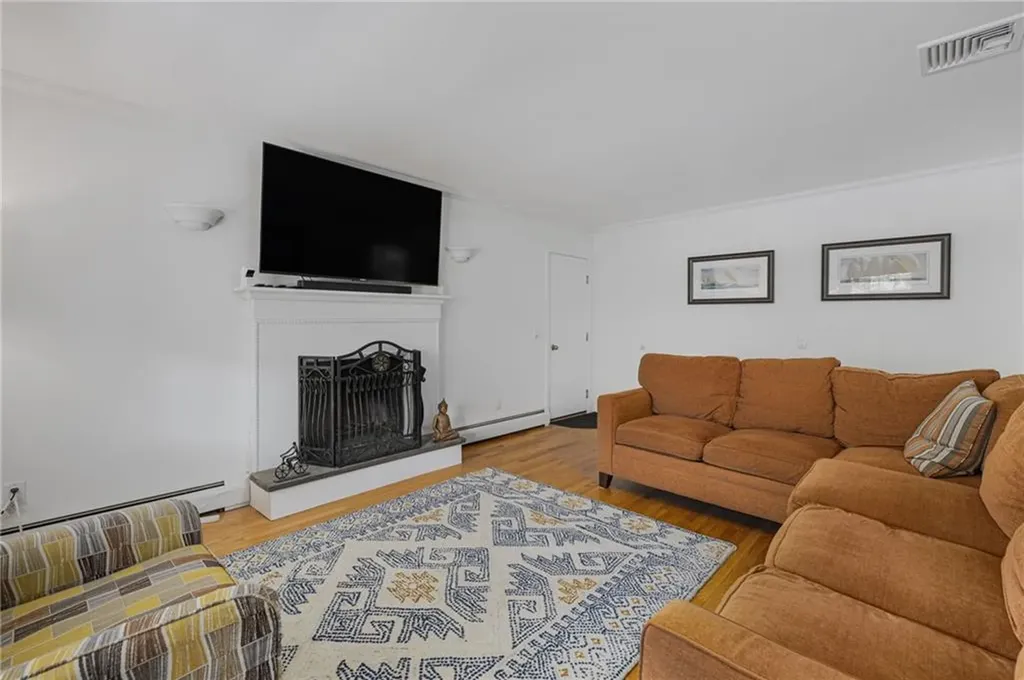 7 Ledgemont Drive Warwick RI 02886