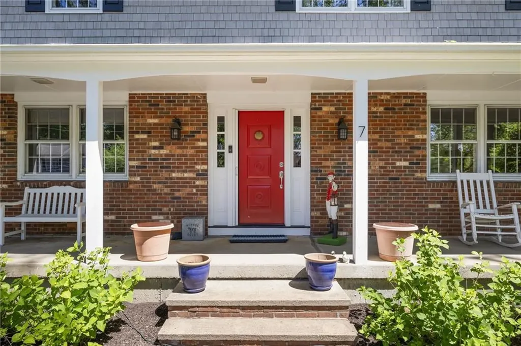 7 Ledgemont Drive Warwick RI 02886