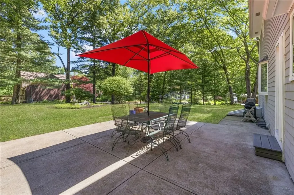 7 Ledgemont Drive Warwick RI 02886