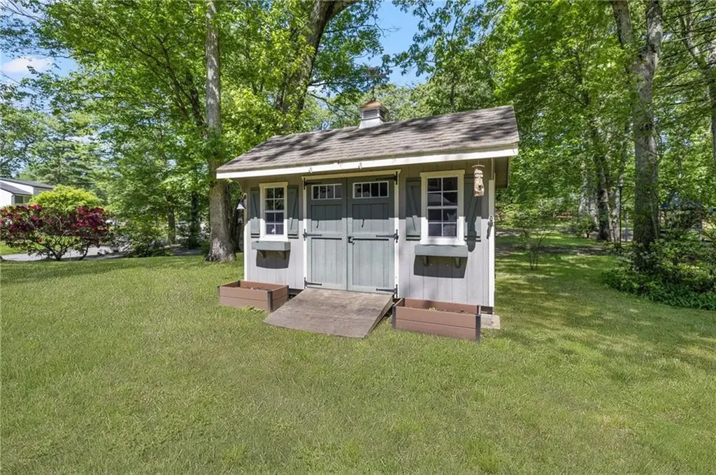 7 Ledgemont Drive Warwick RI 02886