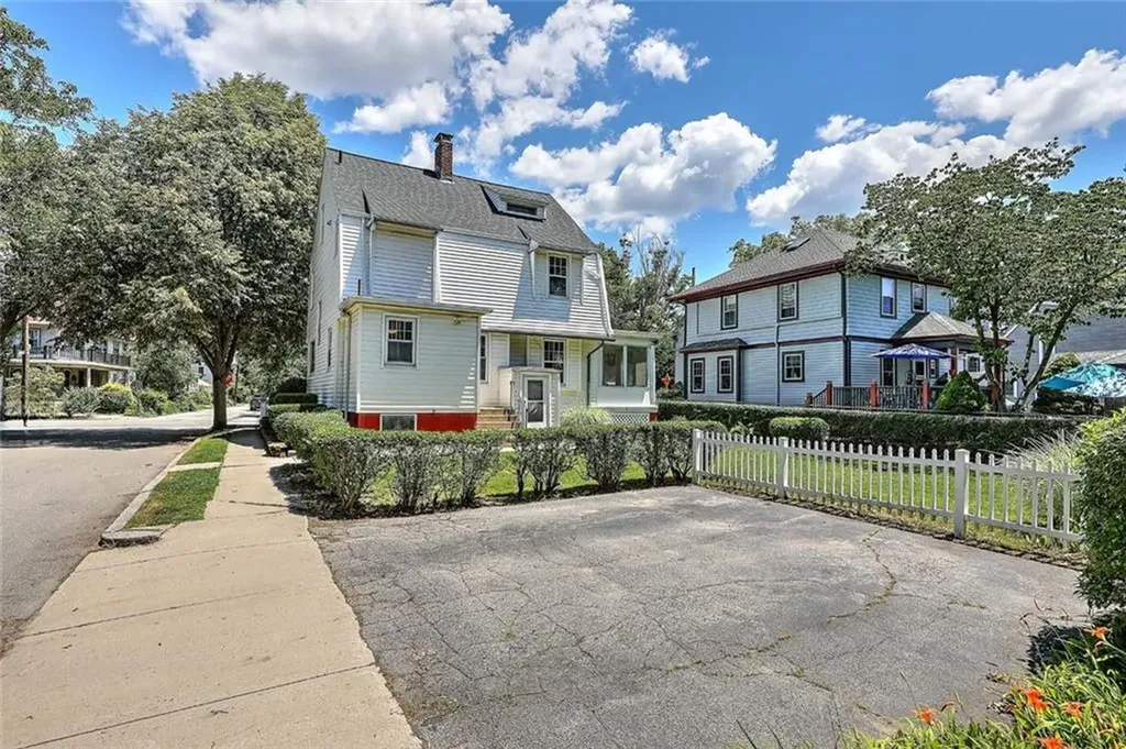 20 Summit Avenue Providence RI 02906