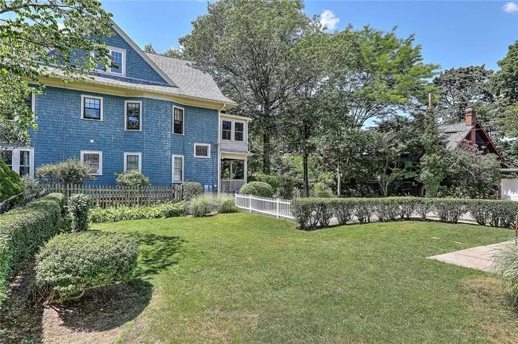 20 Summit Avenue Providence RI 02906