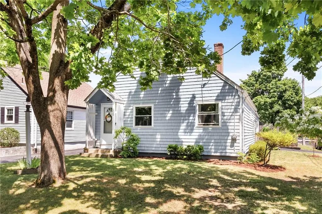 105 Ballston Avenue Pawtucket RI 02861