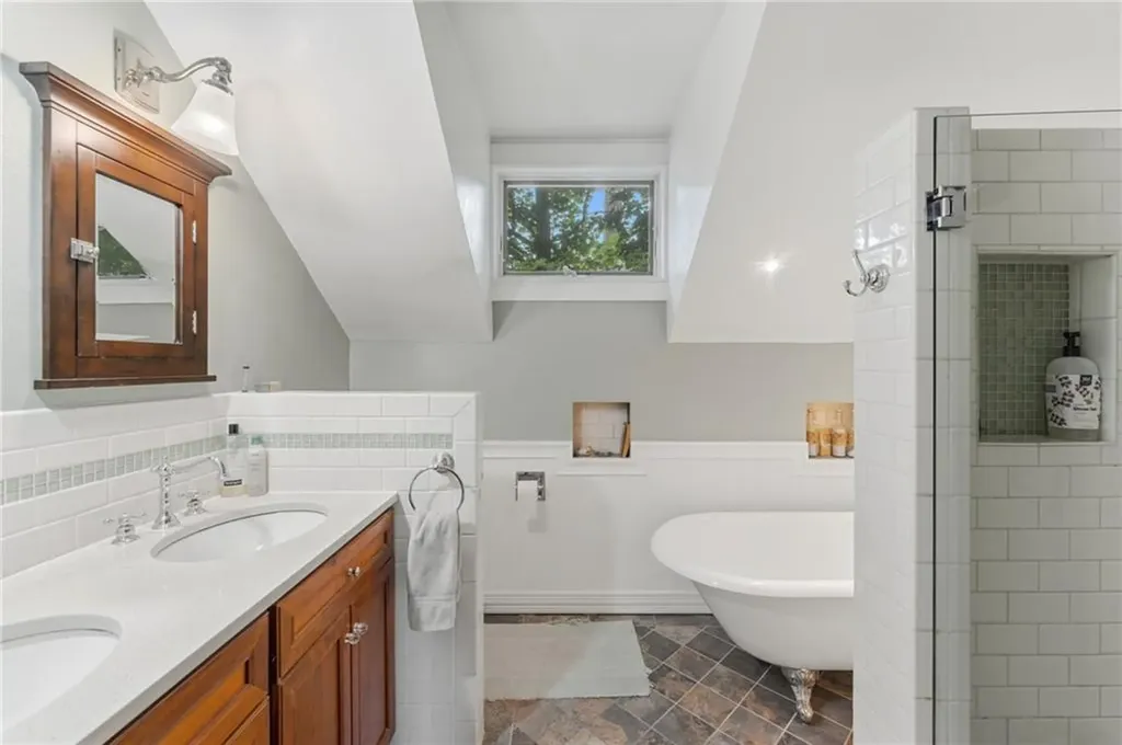 271 Highland Avenue Providence RI 02906