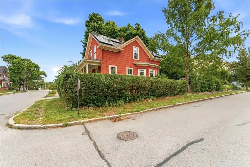 271 Highland Avenue Providence RI 02906