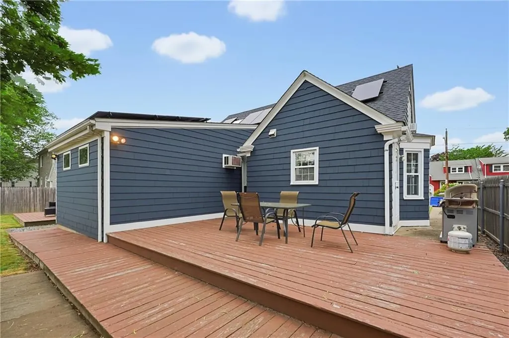 82 Leroy Drive East Providence RI 02915
