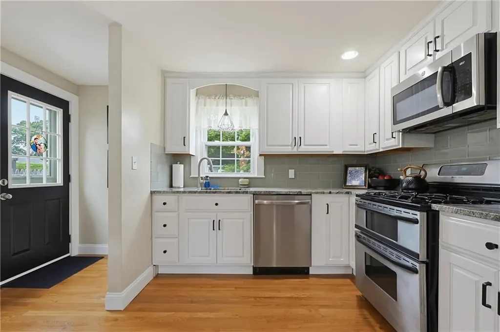 82 Leroy Drive East Providence RI 02915