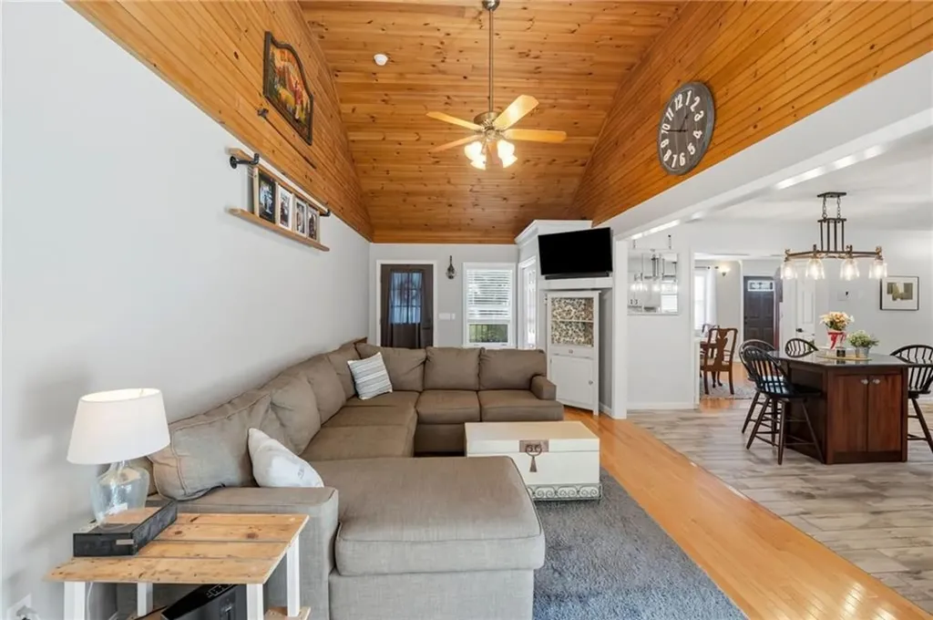 8 Pineridge Drive Smithfield RI 02917