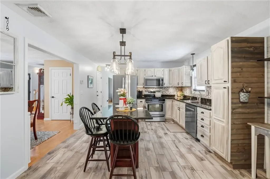 8 Pineridge Drive Smithfield RI 02917