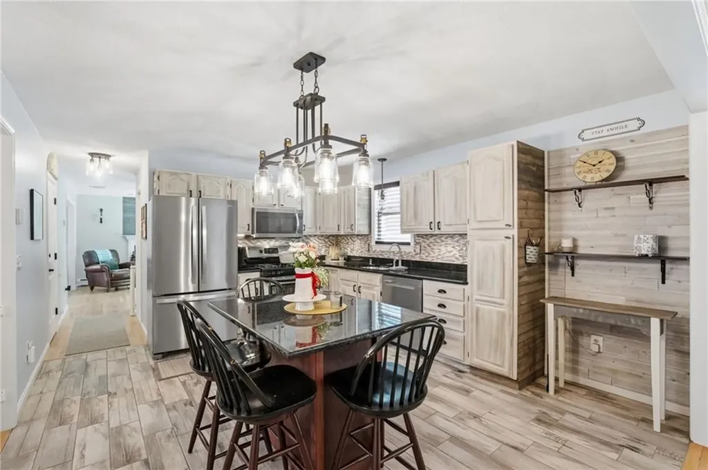8 Pineridge Drive Smithfield RI 02917