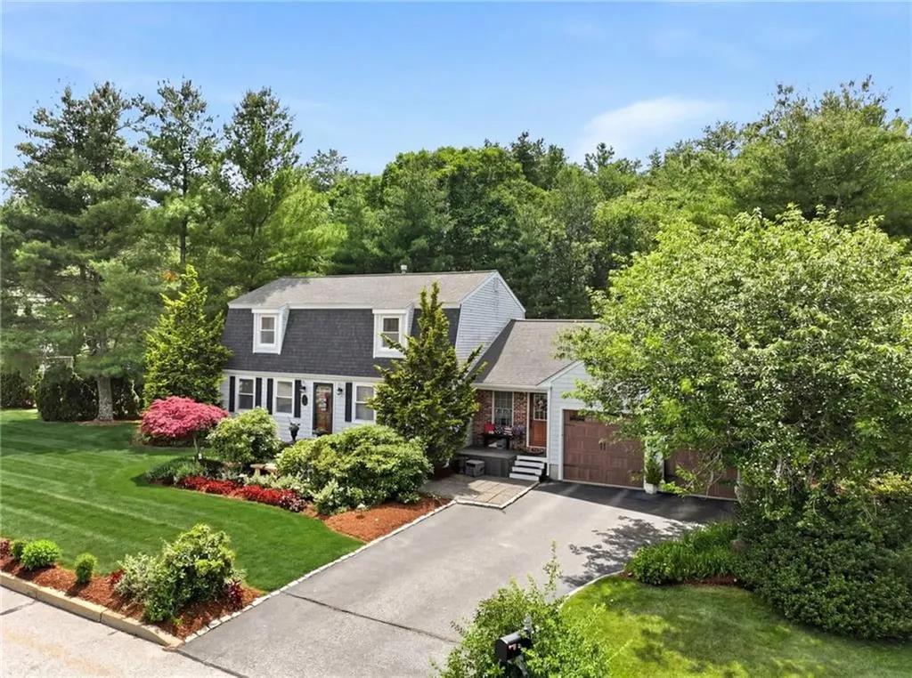 8 Pineridge Drive Smithfield RI 02917
