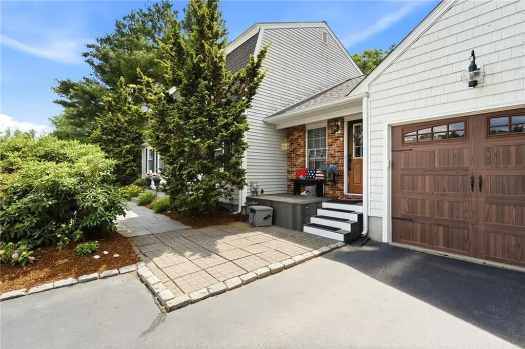 8 Pineridge Drive Smithfield RI 02917