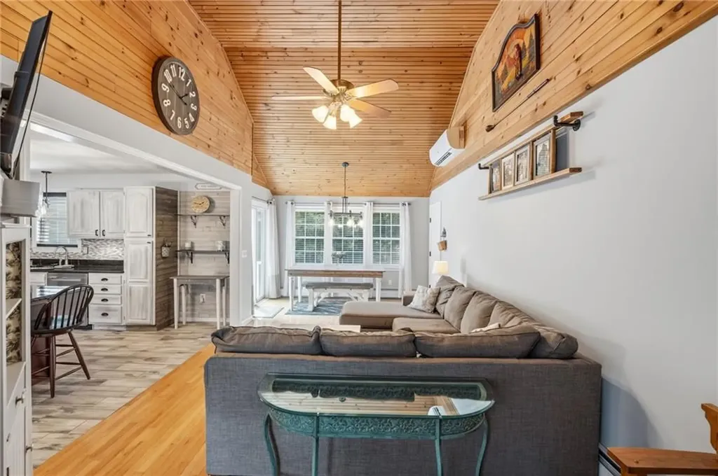 8 Pineridge Drive Smithfield RI 02917