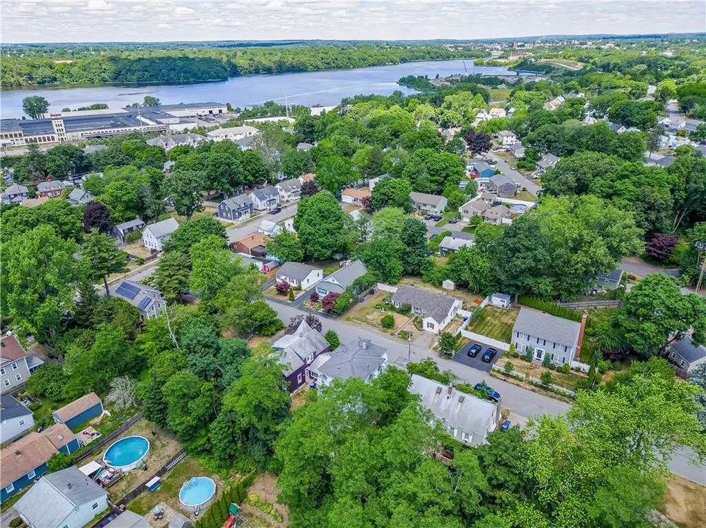 14 16 Garfield Avenue East Providence RI 02916
