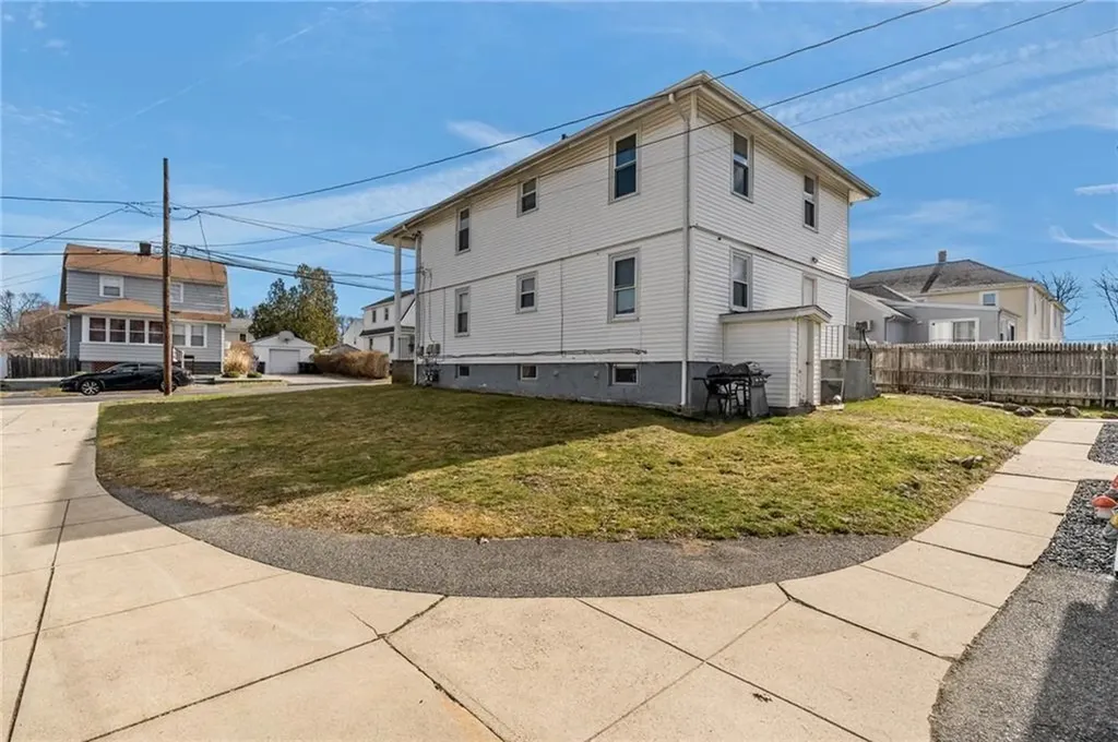 28 Island Avenue East Providence RI 02916