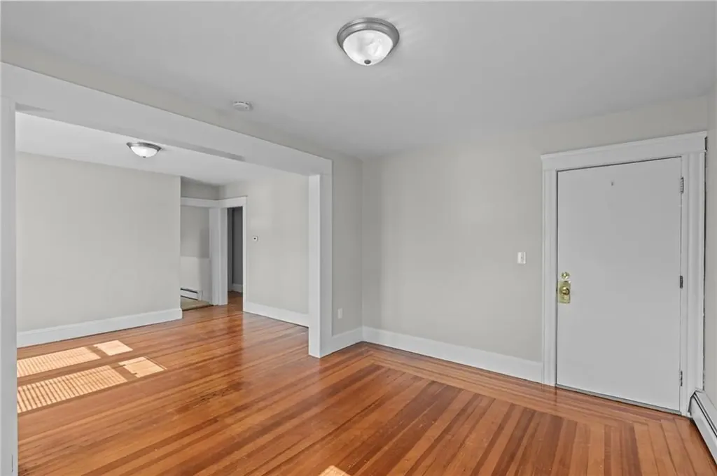 28 Island Avenue East Providence RI 02916