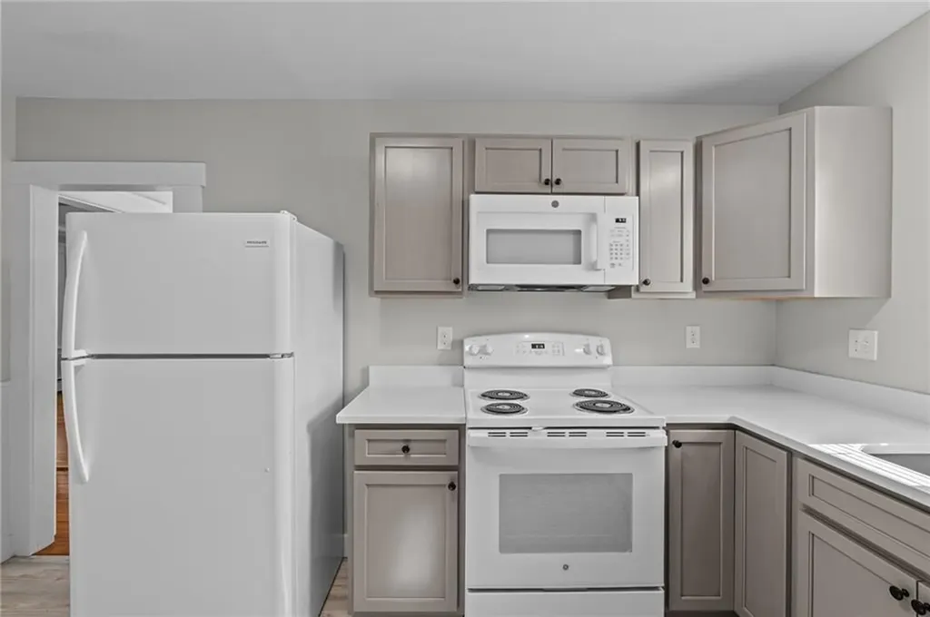 28 Island Avenue East Providence RI 02916