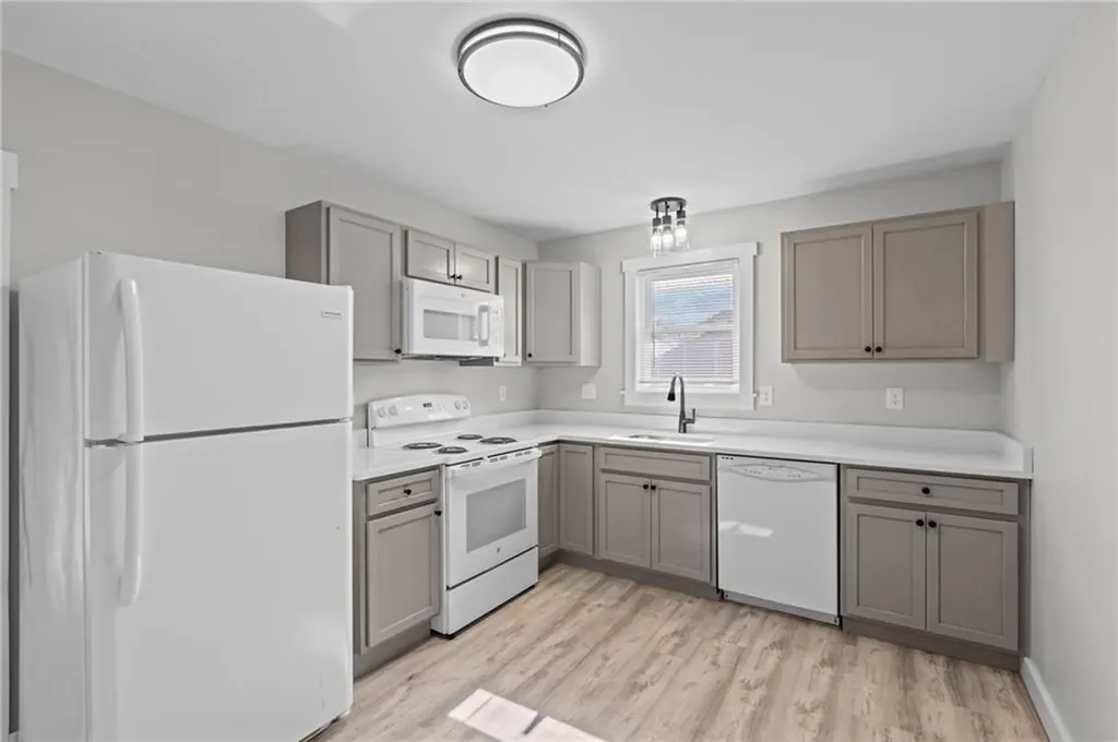 28 Island Avenue East Providence RI 02916