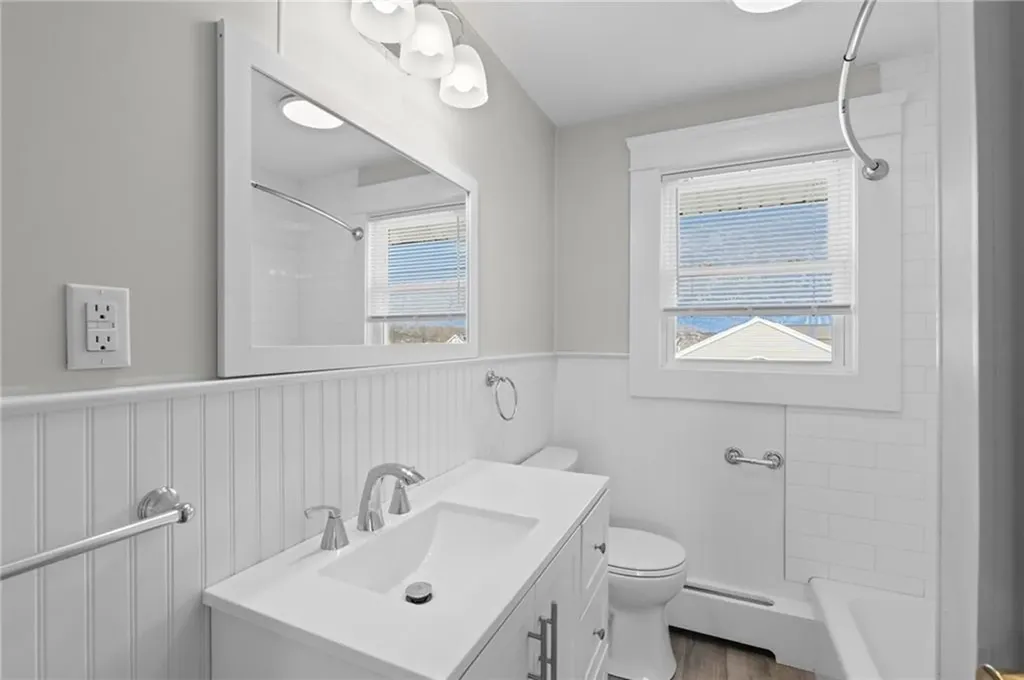 28 Island Avenue East Providence RI 02916