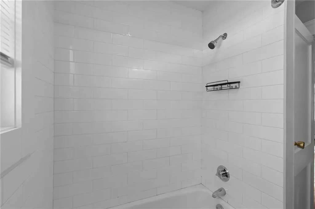 28 Island Avenue East Providence RI 02916