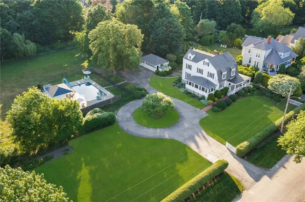 127 Beacon Avenue Warwick RI 02889