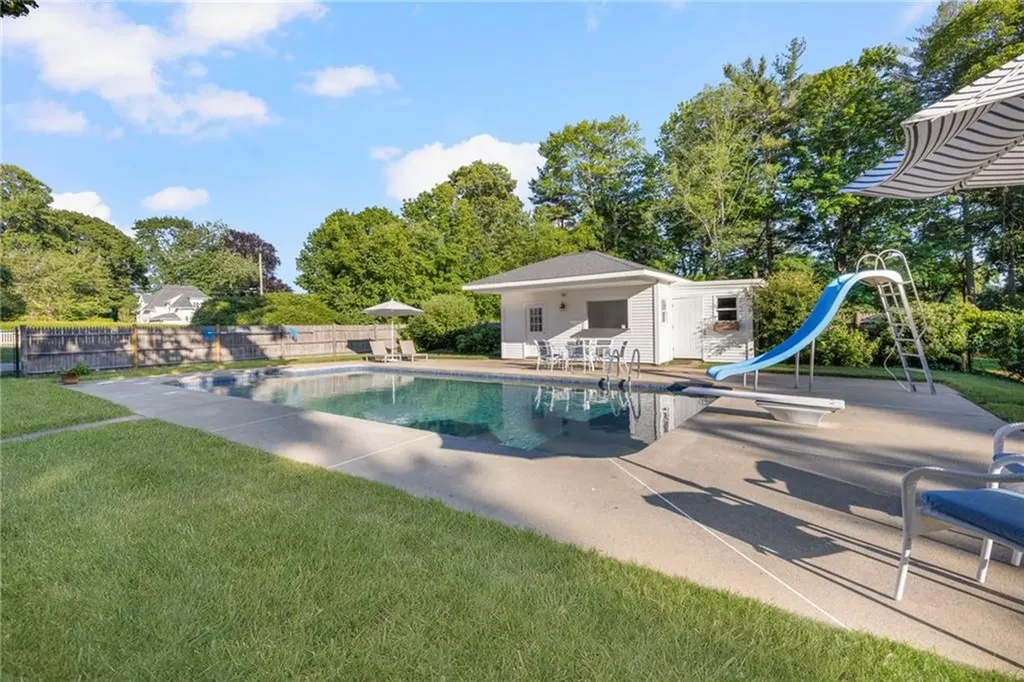 127 Beacon Avenue Warwick RI 02889