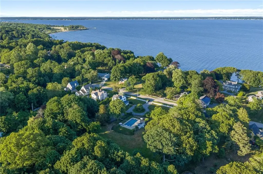 127 Beacon Avenue Warwick RI 02889