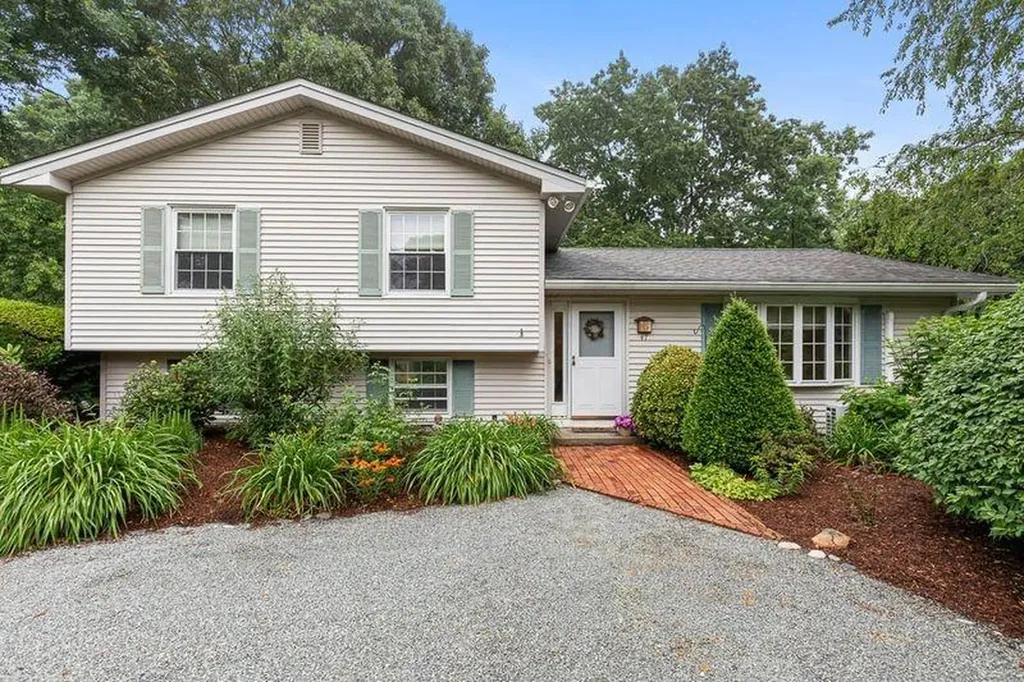47 Gentian Drive South Kingstown RI 02879
