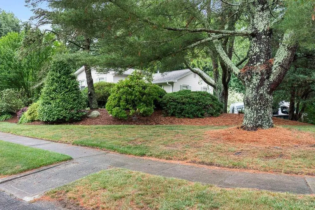 47 Gentian Drive South Kingstown RI 02879