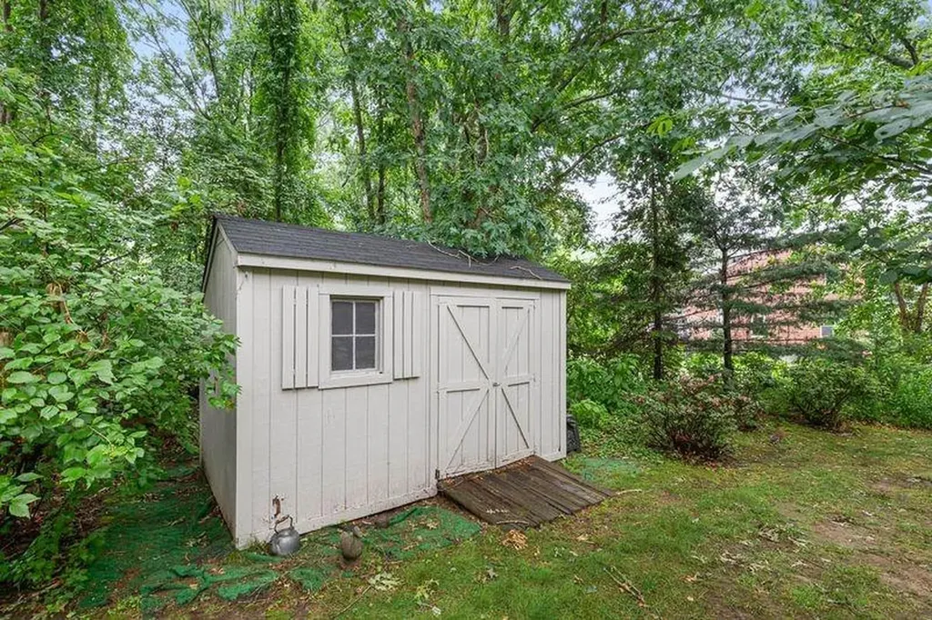 47 Gentian Drive South Kingstown RI 02879