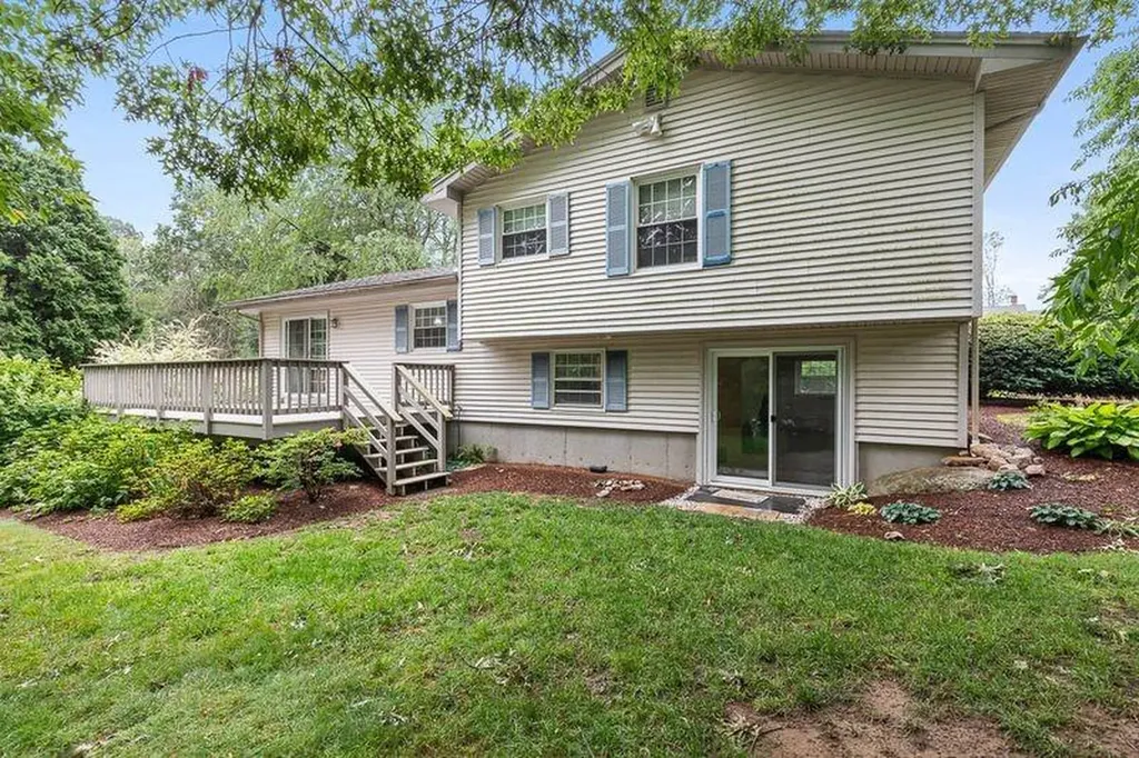 47 Gentian Drive South Kingstown RI 02879