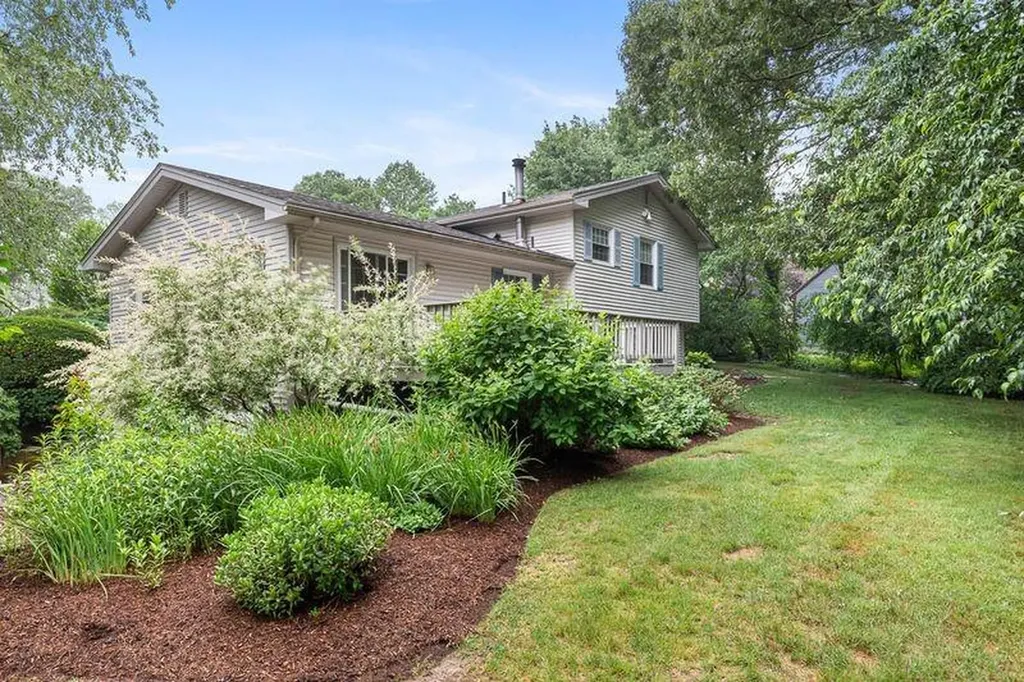 47 Gentian Drive South Kingstown RI 02879