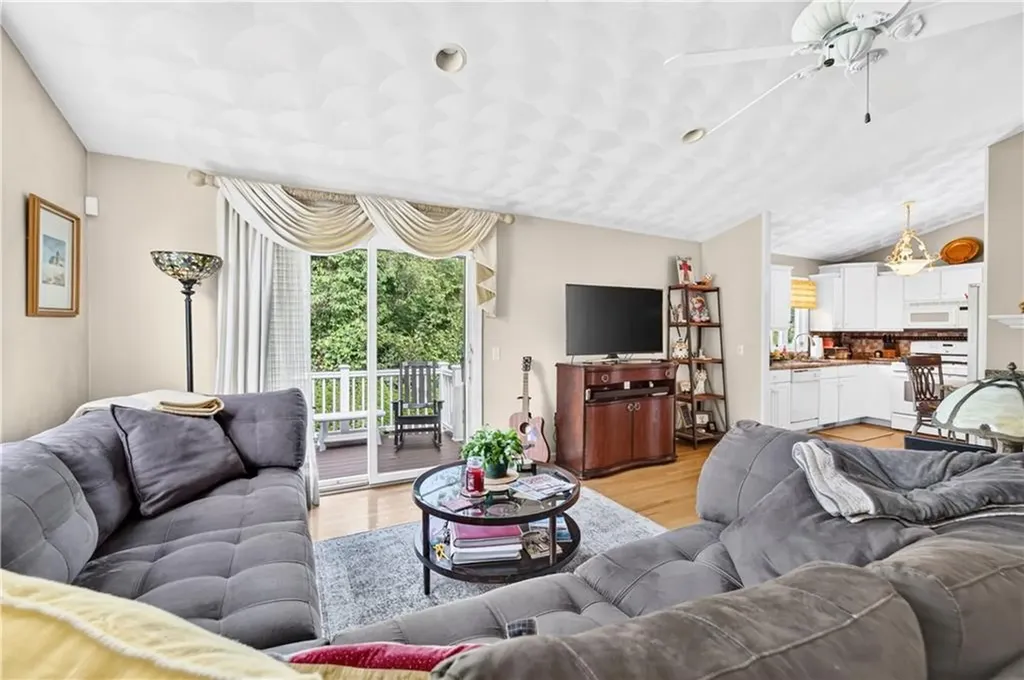 266 Scituate Avenue Cranston RI 02921