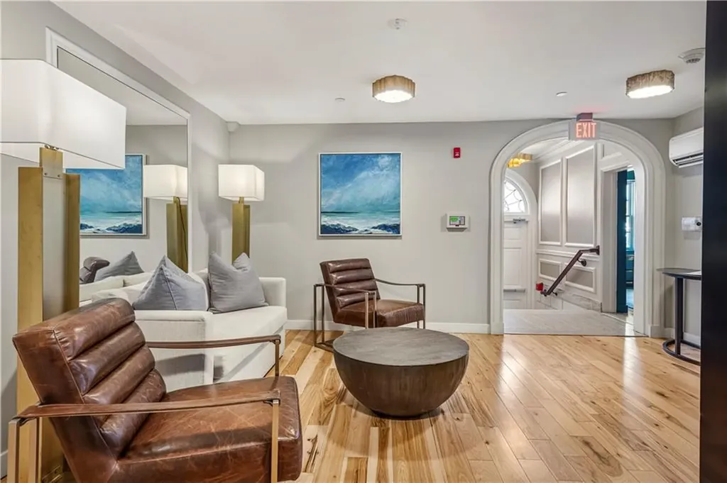 27 High Street Newport RI 02840