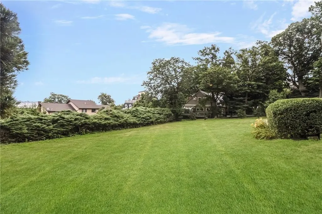 428 Gibbs Avenue Newport RI 02840