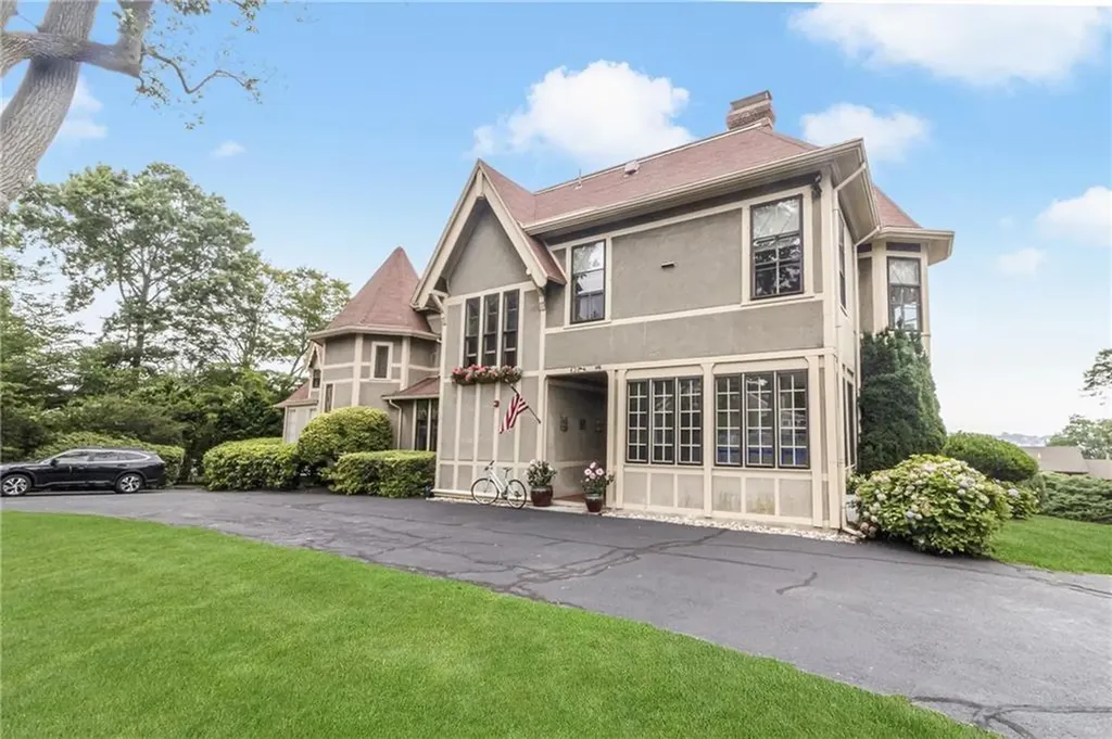 428 Gibbs Avenue Newport RI 02840