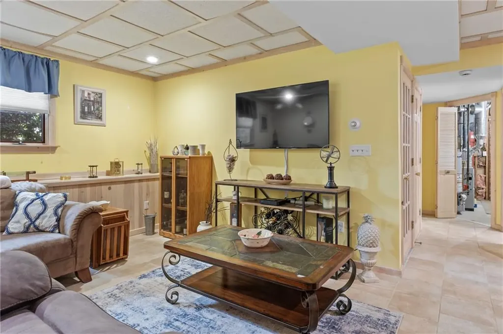 46 Canonchet Trail Cranston RI 02921