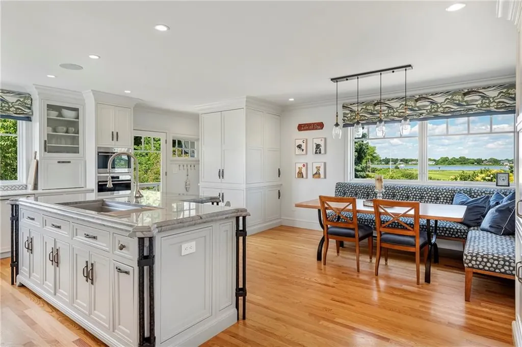 24 Stone Tower Lane Barrington RI 02806