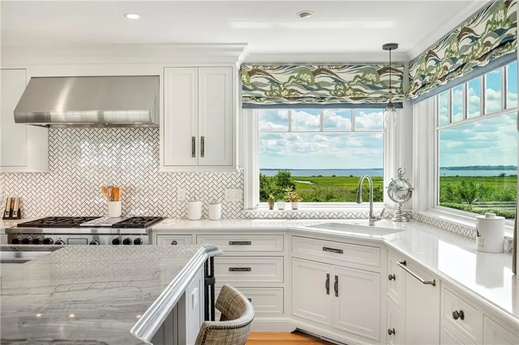 24 Stone Tower Lane Barrington RI 02806