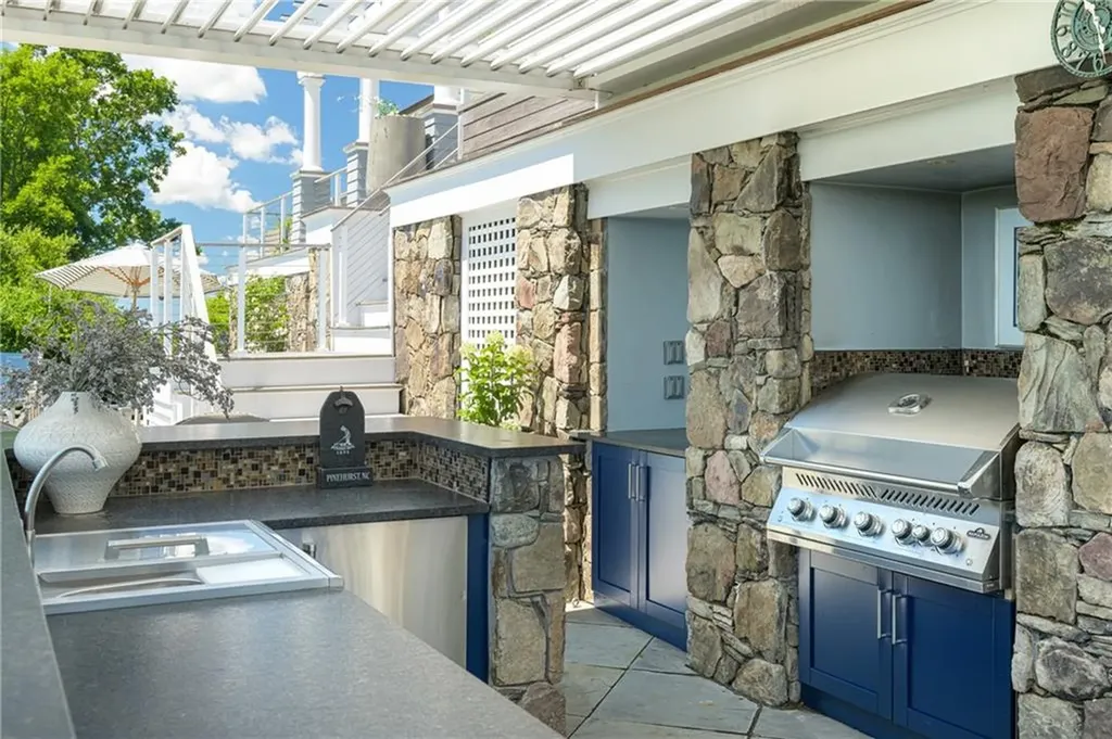 24 Stone Tower Lane Barrington RI 02806